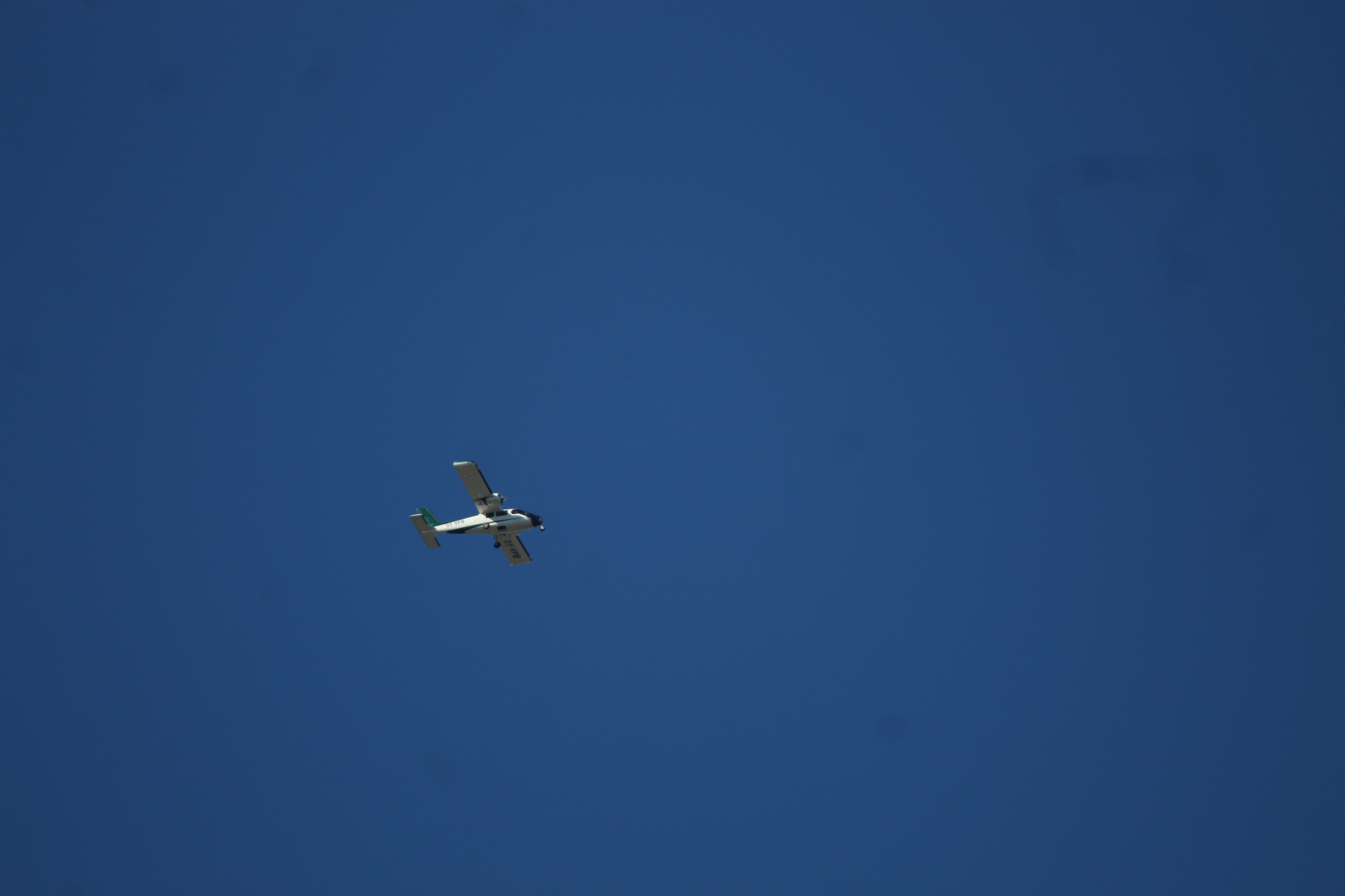 Vulcanair P68 Observer 2 Flying over King's Lynn on 1/4/25 (2).JPG